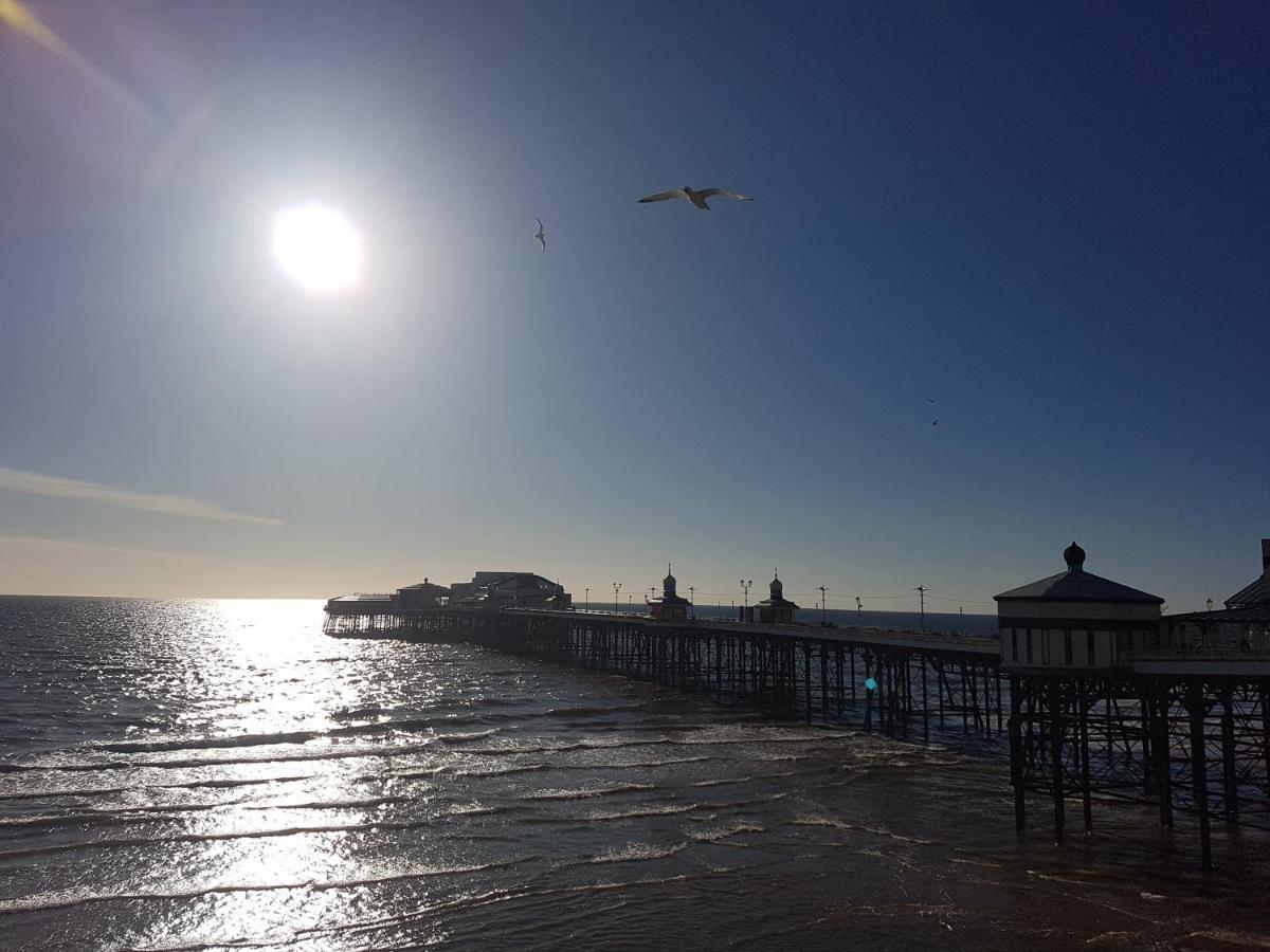 Gabrielles Bed & Breakfast Blackpool Exterior photo