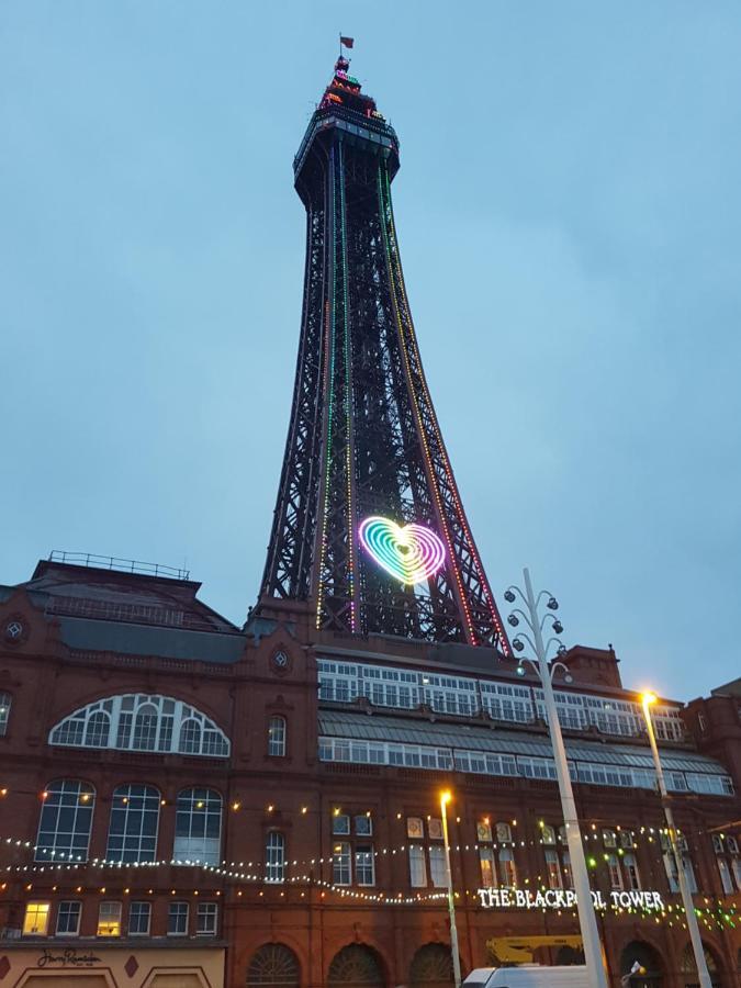 Gabrielles Bed & Breakfast Blackpool Exterior photo